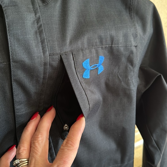 COPY - UnderArmour youth winter jacket - Picture 4 of 6